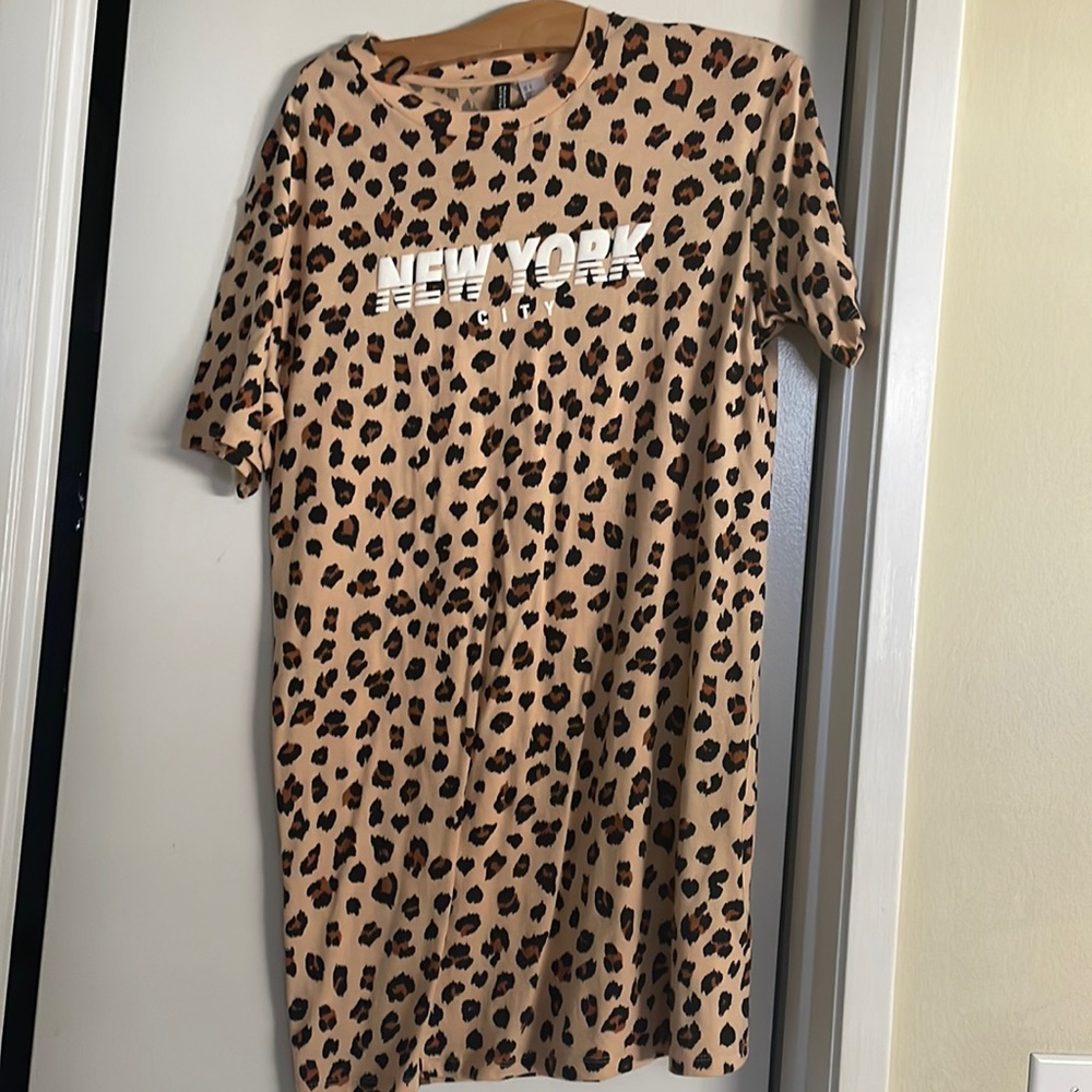 H&M tiger print shirt. Never worn.